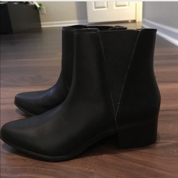 Urban Outfitters Black Booties - Picture 3 of 4